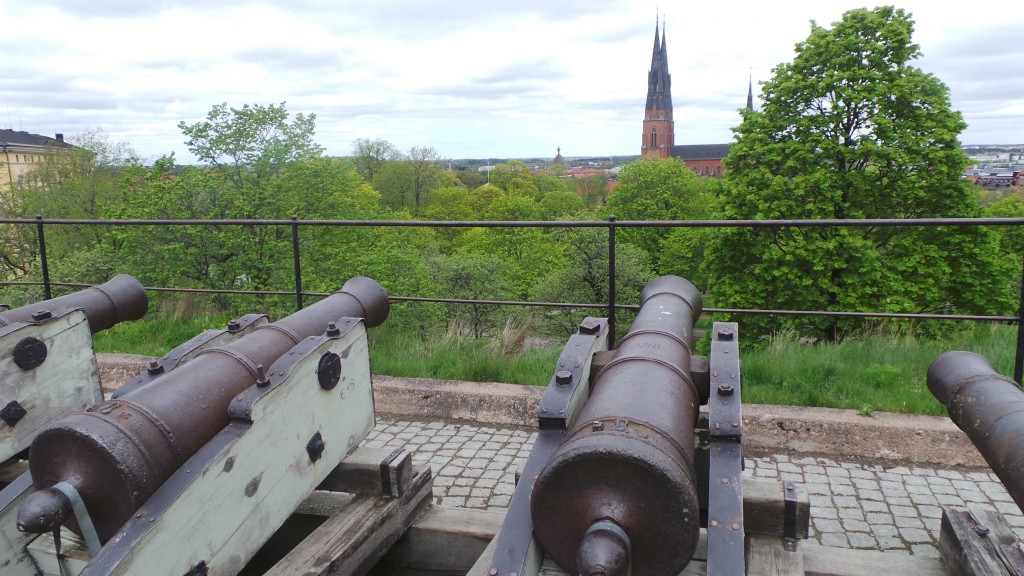 The cannons facing the Uppsala Cathedral.