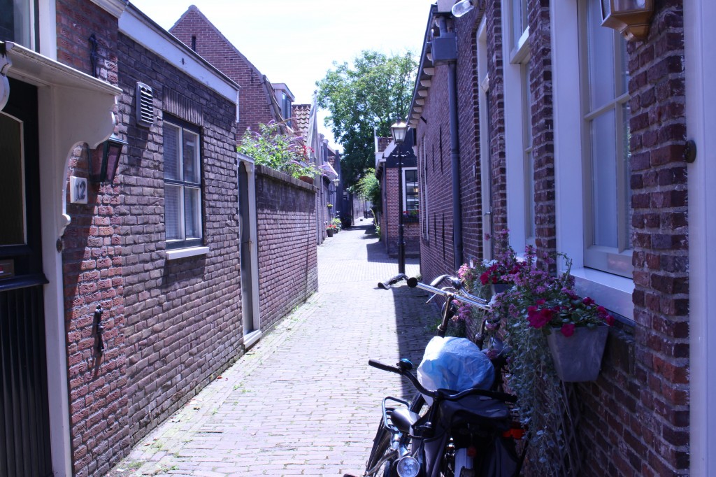  Small streets of Edam